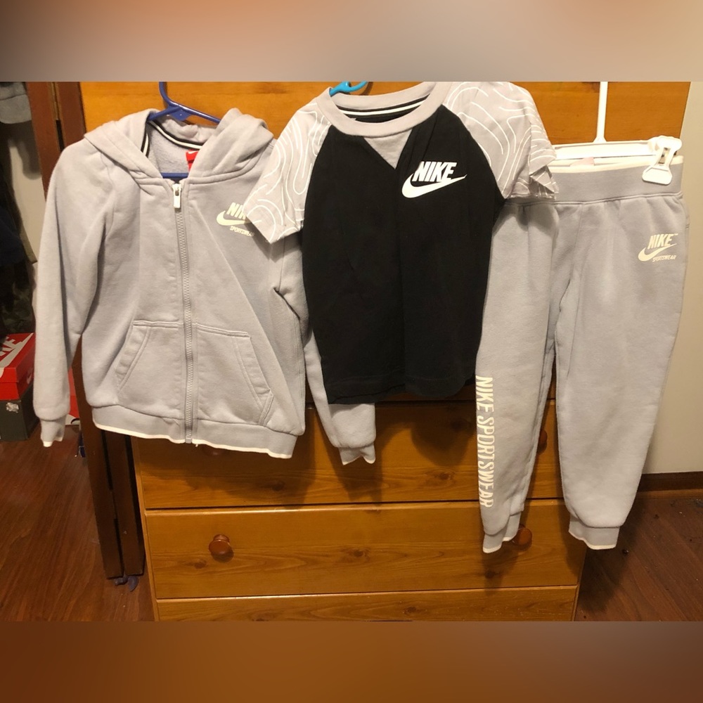 Nike 3pc hoodie sweat suit 4T